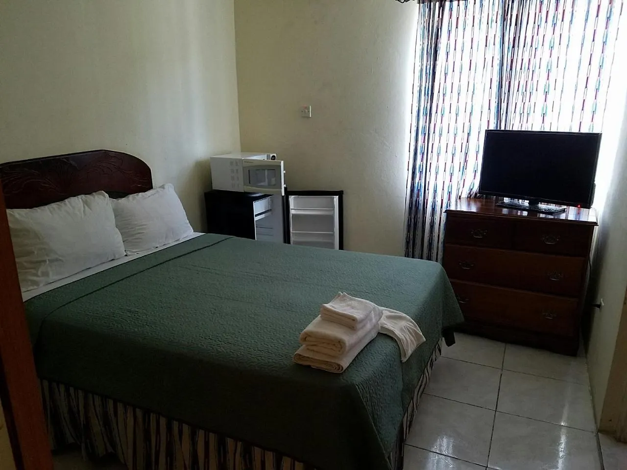 ***  Tropical Court Hotel Montego Bay Jamajka